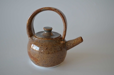 2018-04-29_porcelain-teapot-2b.jpg