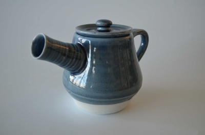 2018-04-29_porcelain-teapot-4b.jpg