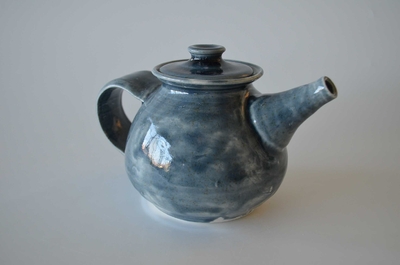 2018-04-29_porcelain-teapot-3a.jpg