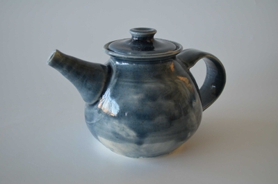 2018-04-29_porcelain-teapot-3b.jpg